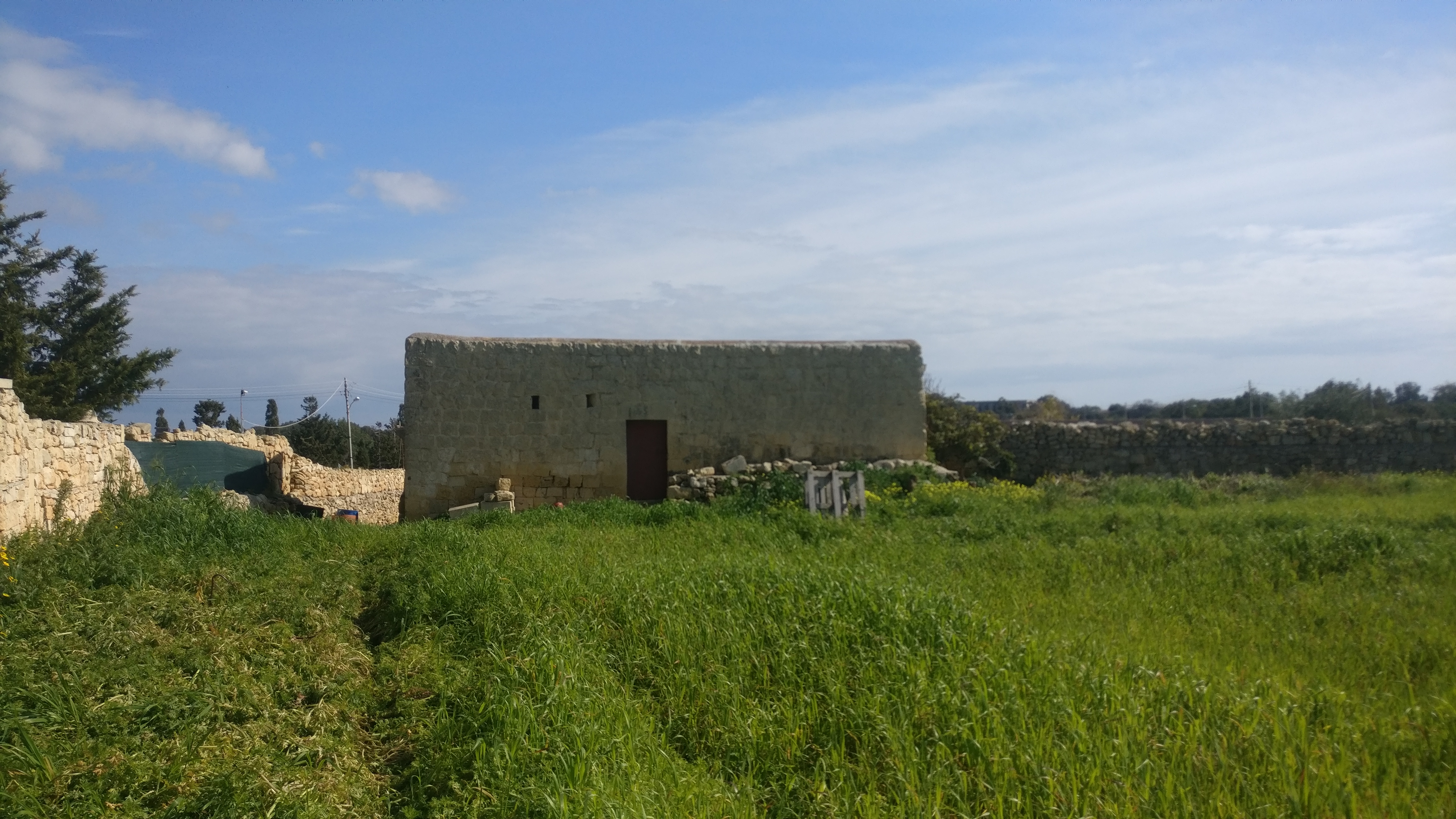 SIGGIEWI -Farmhouse 7000 sqms land – For Sale