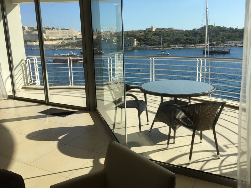 Sliema – Seafront 3 Bedroom Apartment for Rent